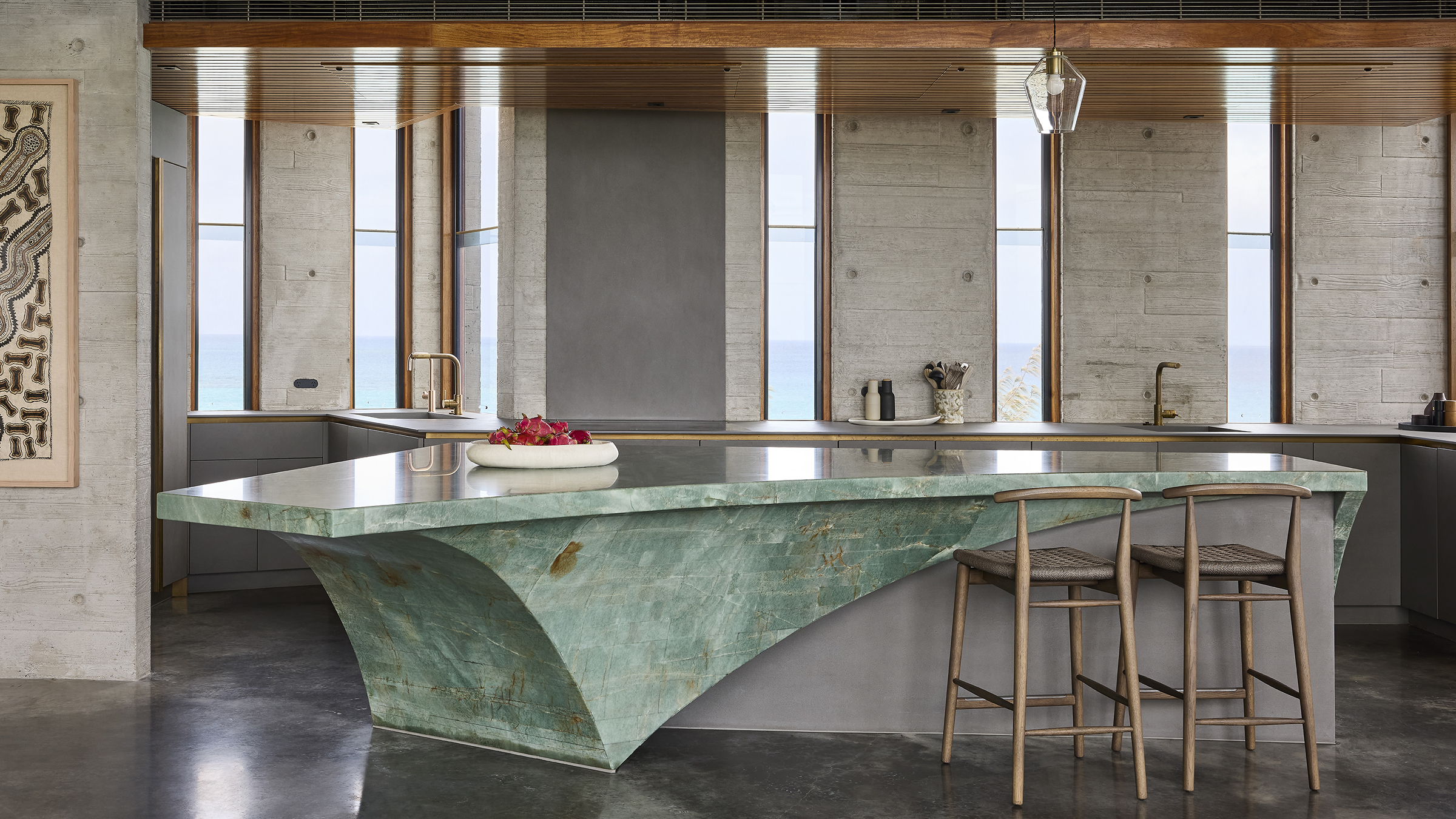 Wooden and emerald details